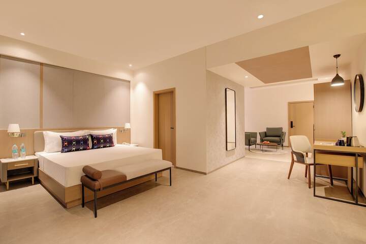 Room 13 of 40