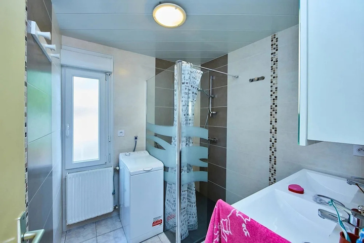 Room 10 of 27