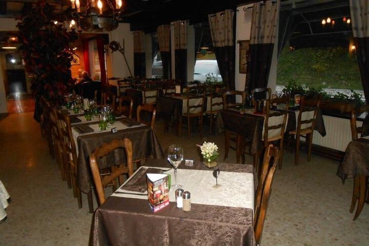 Dining 17 of 27