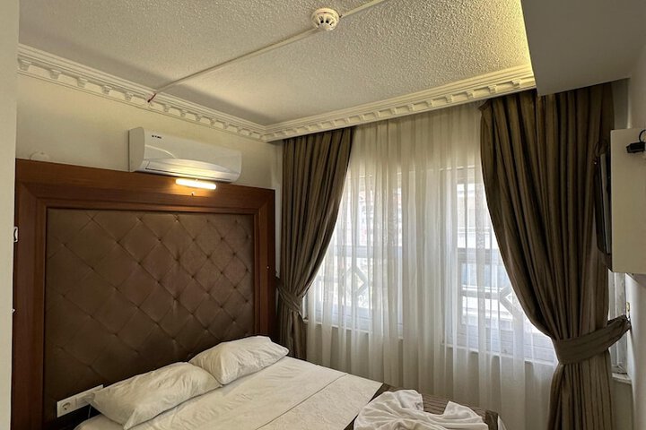 Room 28 of 46