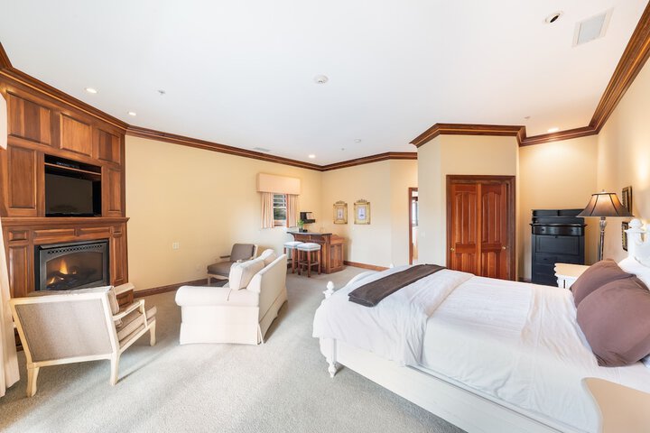 Suite King Size Bed (1 of 29)