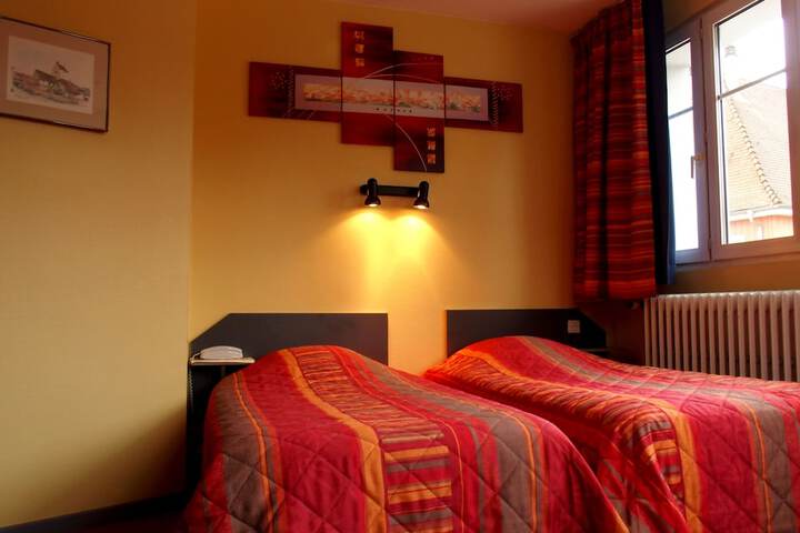 Room 3 of 10