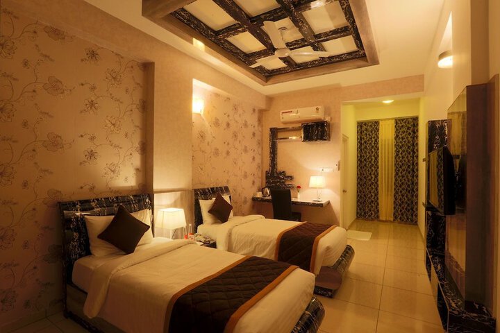 Room 12 of 39