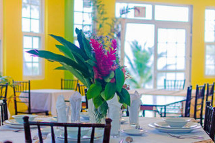 Dining 6 of 19