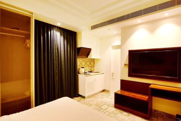 Room 14 of 21