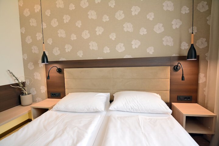 Room 10 of 73
