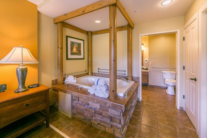 Deep soaking bathtub