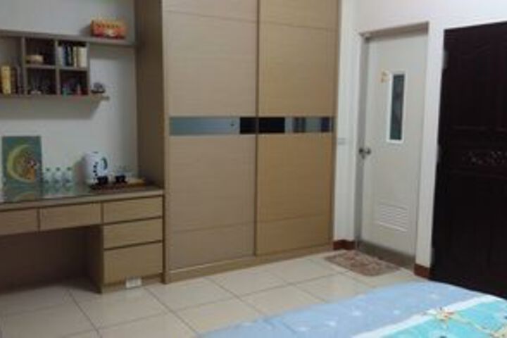 Room 4 of 14