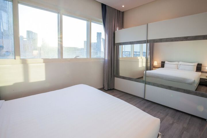 Room 10 of 42