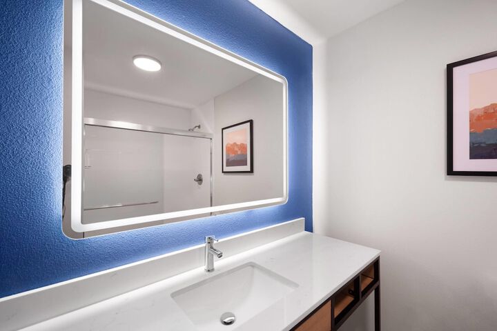 Room 14 of 27