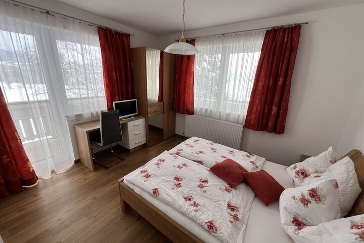 Room 4 of 44