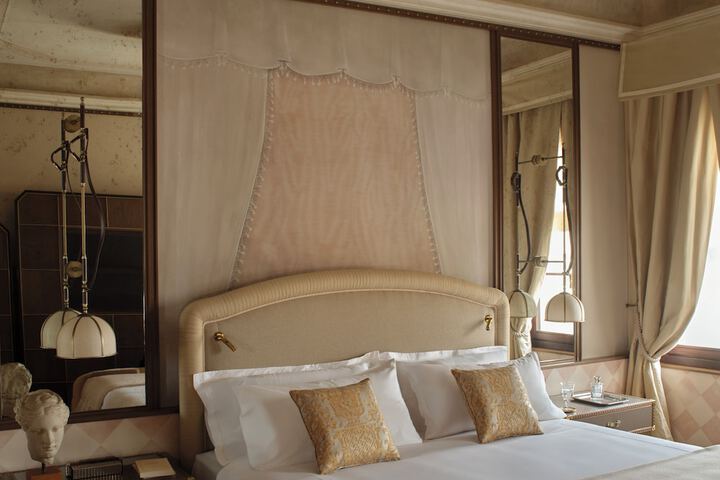 Room 4 of 82