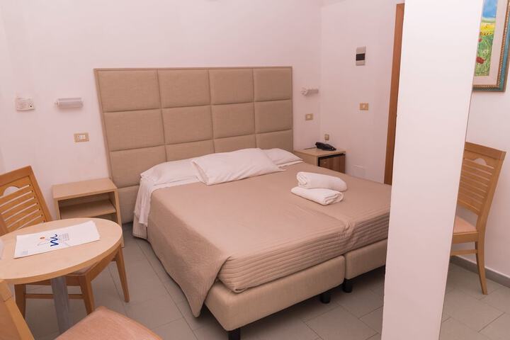 Room 21 of 100