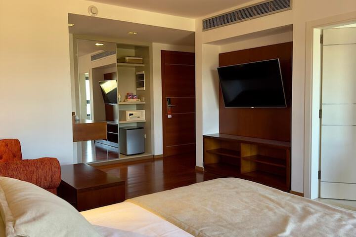 Room 9 of 19
