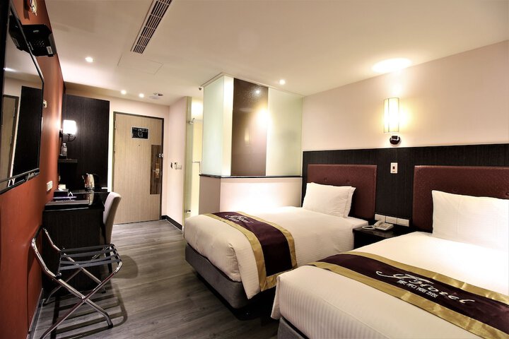 Room 10 of 64
