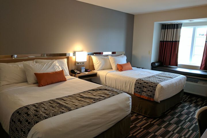 1 Queen Bed (14 of 21)