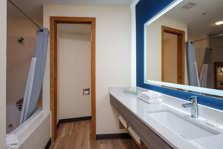 Room 34 of 65