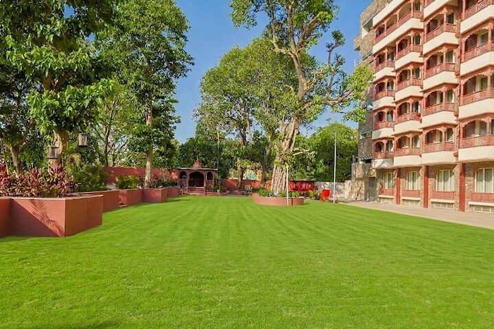 Hotel Exterior 154 of 170