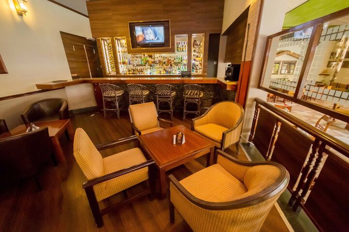 Lounge 162 of 174