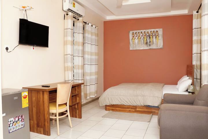 Room 13 of 33