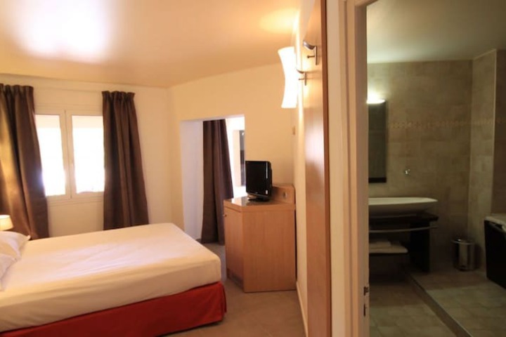 Room 5 of 31