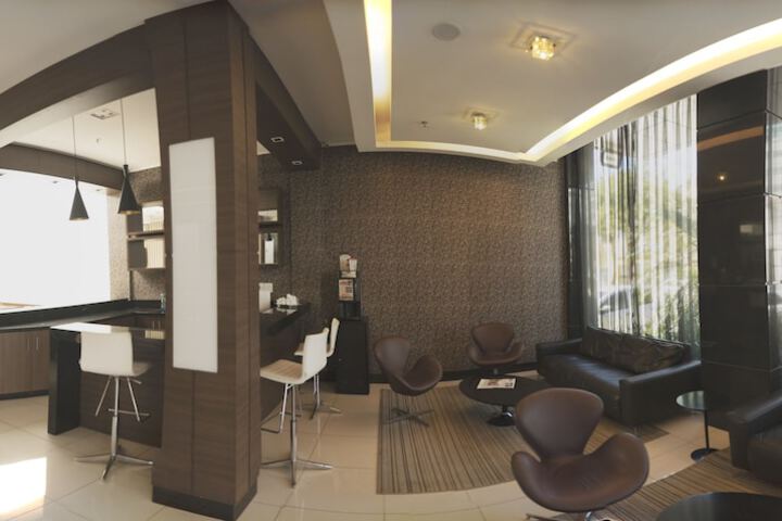 Lounge 36 of 42