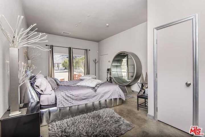 Room 15 of 40