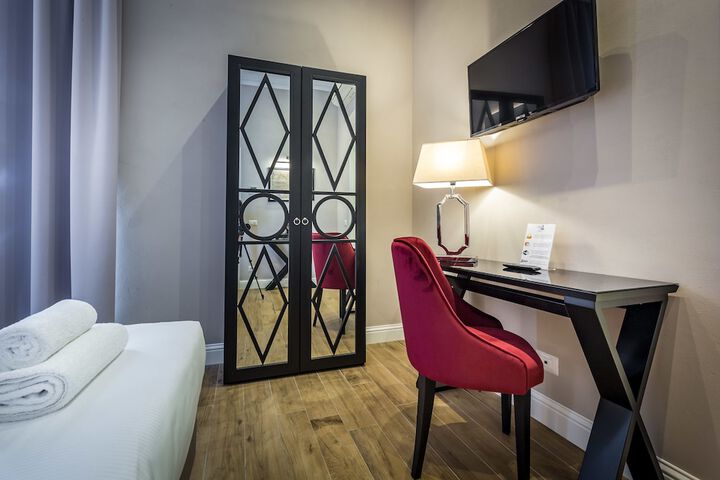 Room 14 of 60