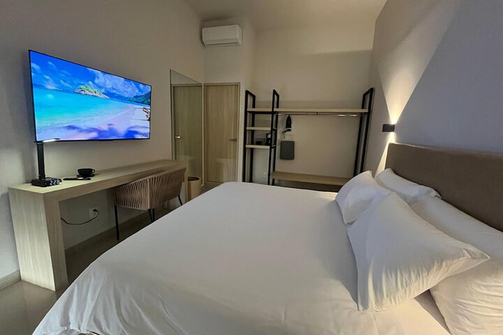 Room 2 of 14