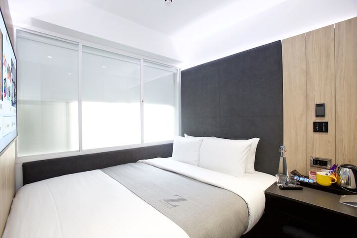 Room 4 of 33