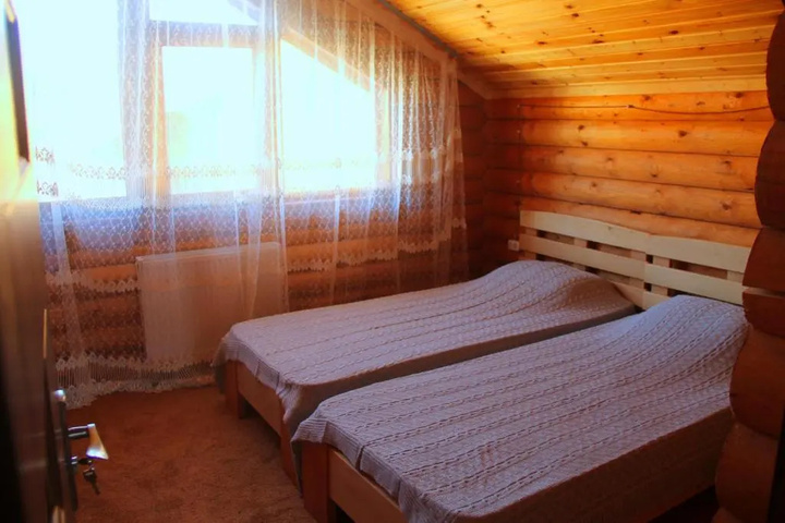 Room 3 of 8