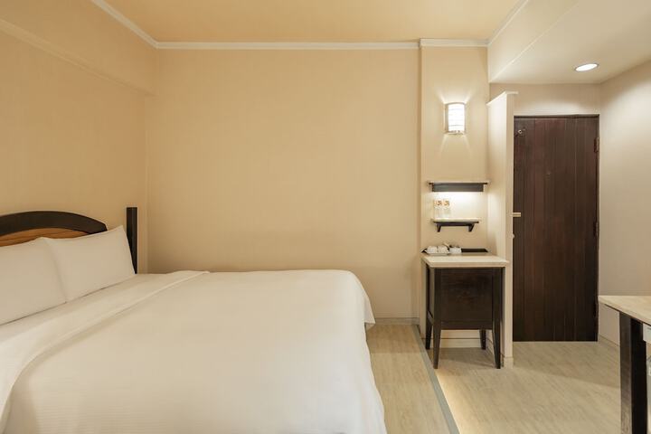 Room 13 of 21