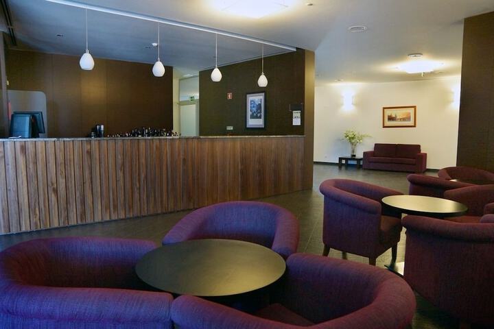 Lounge 19 of 26