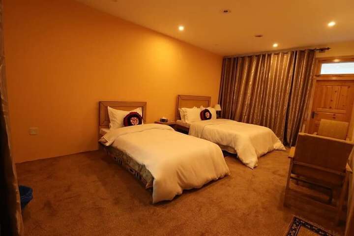 Room 2 of 10