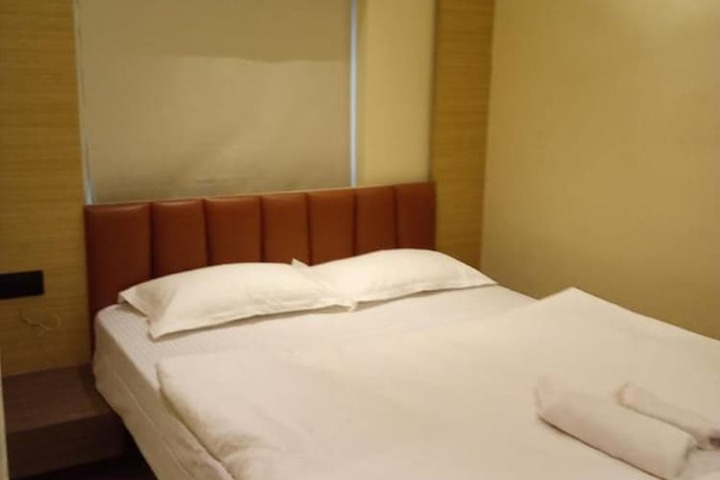 Room 8 of 17