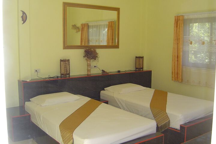Room 4 of 68