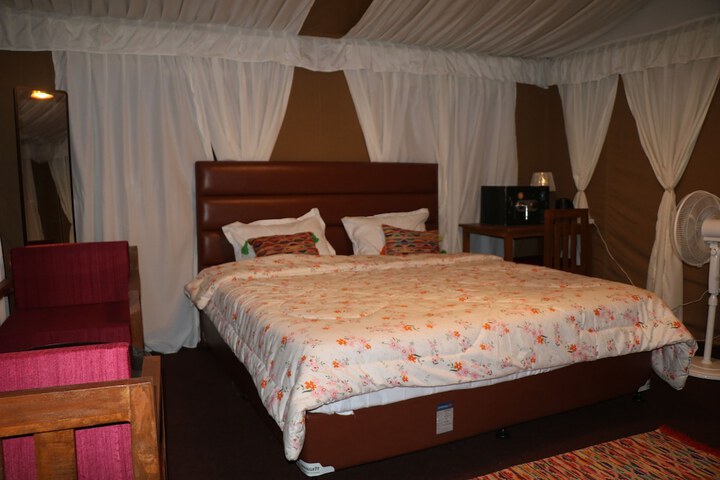 Room 9 of 33