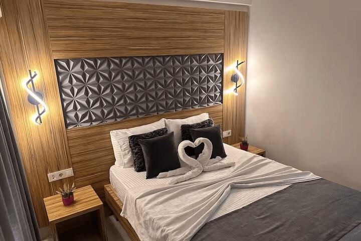 Room 32 of 68