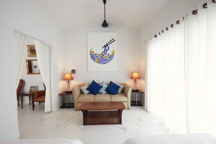Room 4 of 10