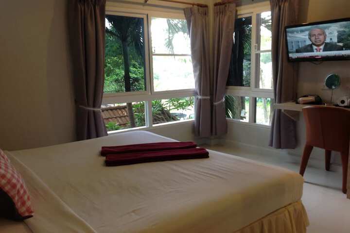 Room 4 of 37