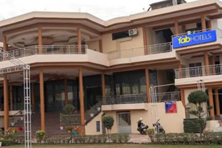 Fabhotel Cm Palace I