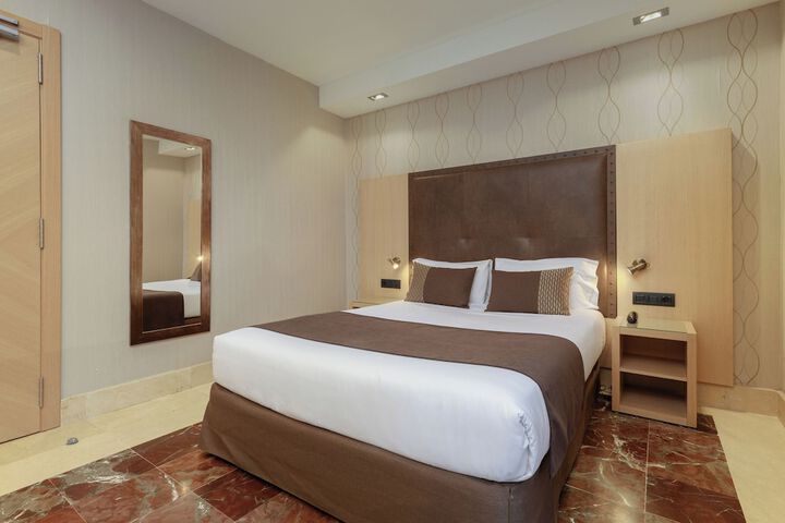 Room 12 of 114