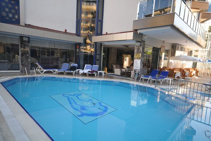 Pool Hotel