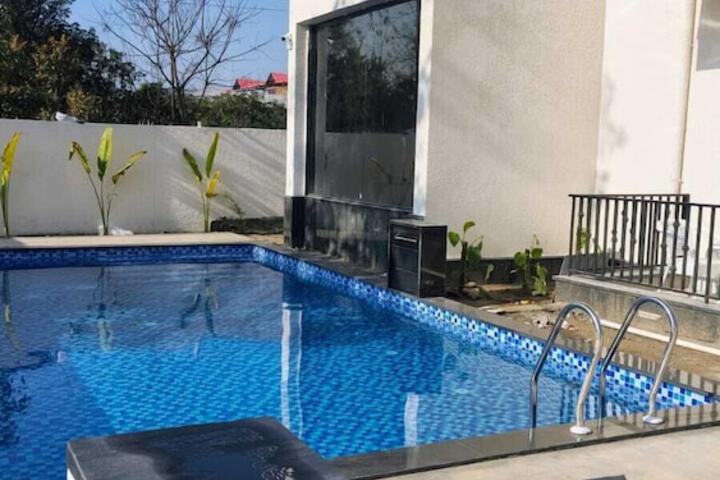 Pool 17 of 28