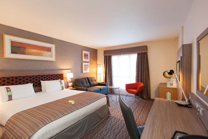 Room 5 of 74