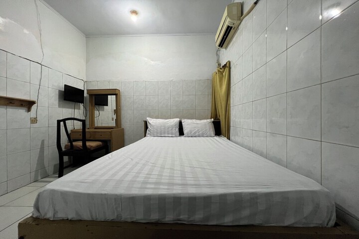 Room 8 of 13