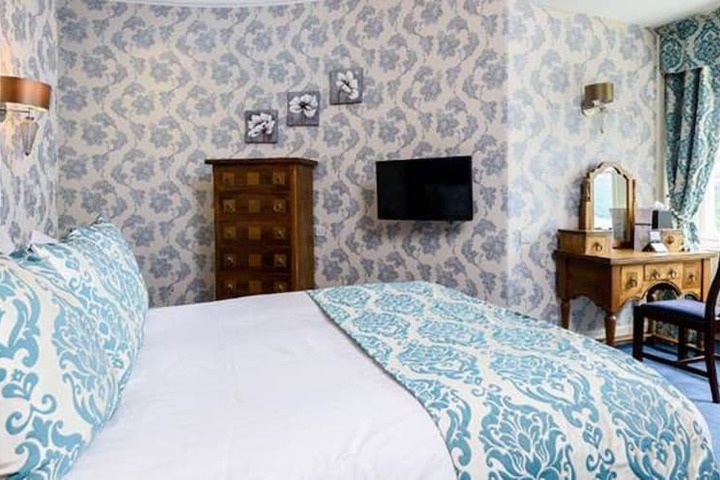 Room 27 of 232
