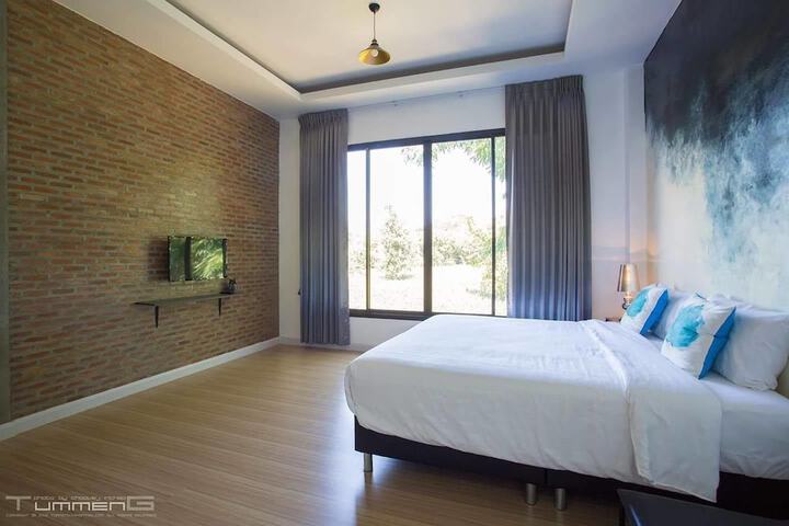 Room 4 of 105