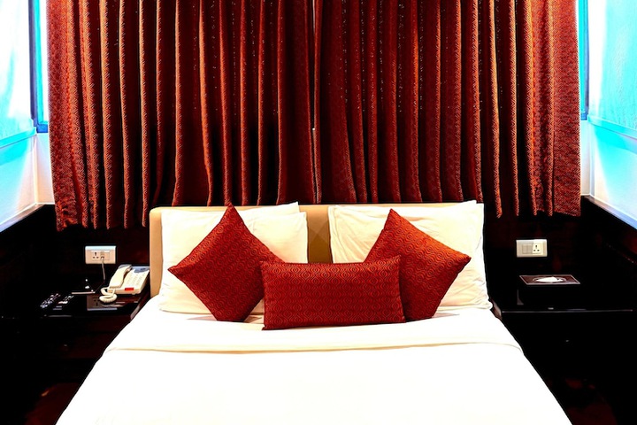Room 16 of 84