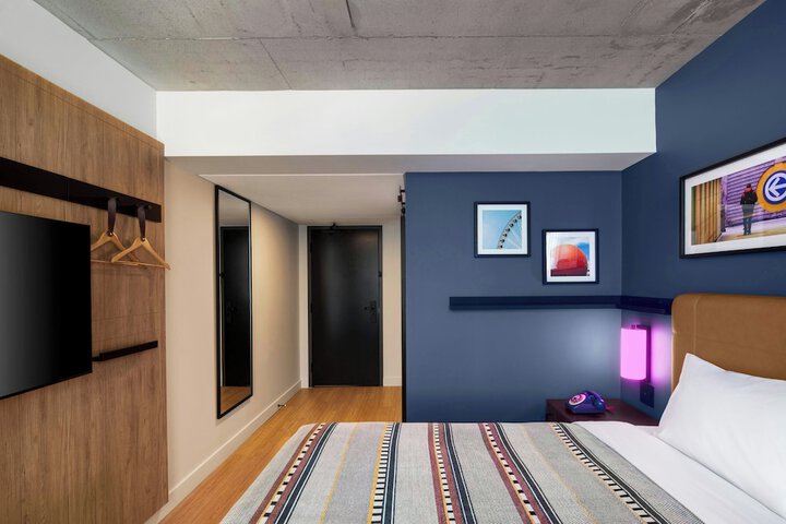 Room 5 of 13